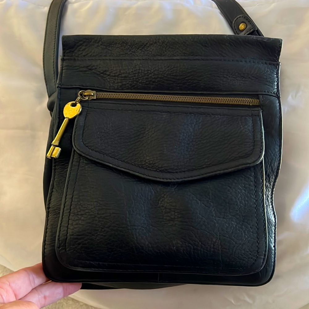 Fossil shoulder cross body bag. Pebbled Leather with gold trim.